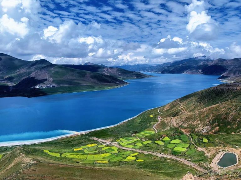 yamdrok lake